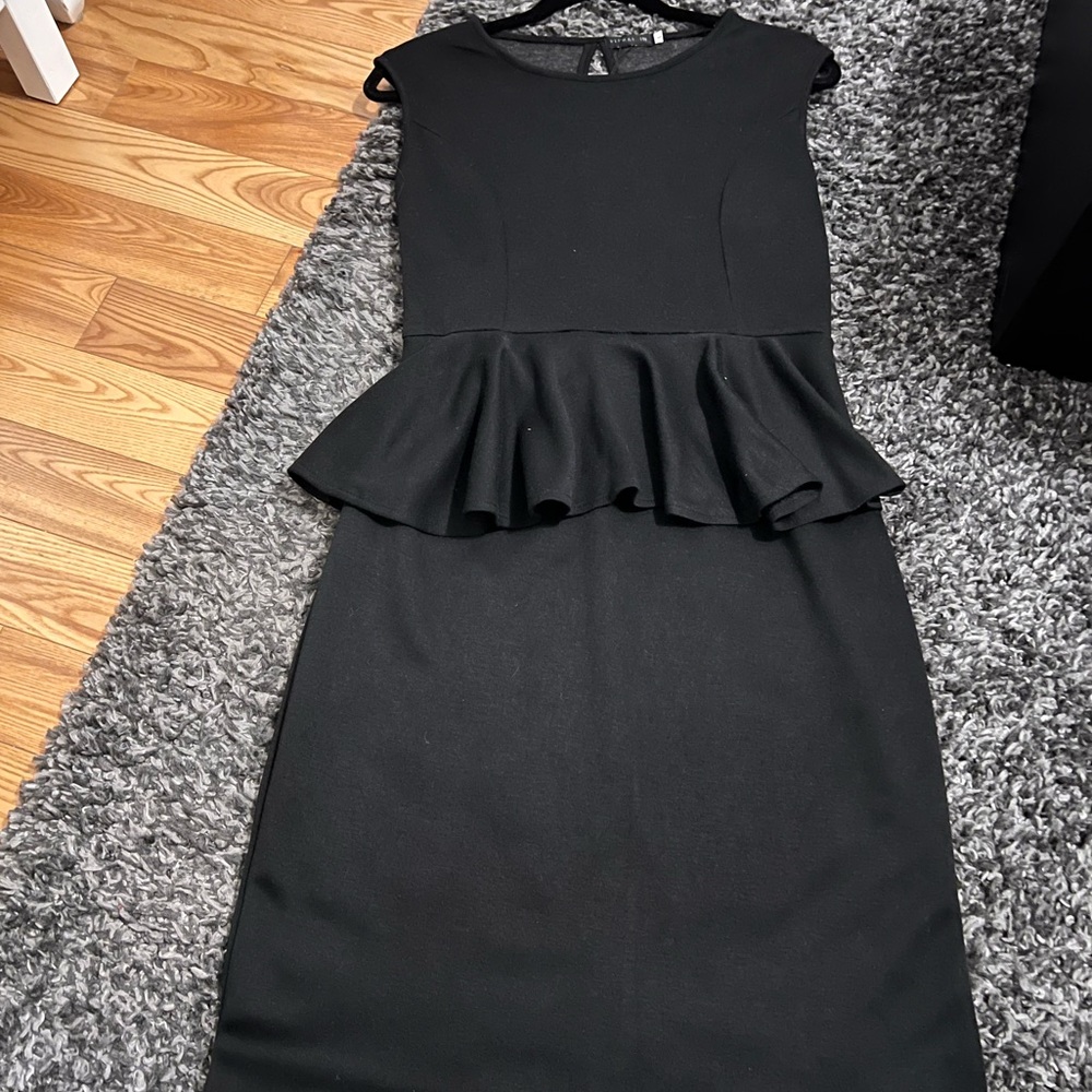 NWT Super soft & cute LBD. THE PERFECT DRESS for any dressy, modest occasion. L